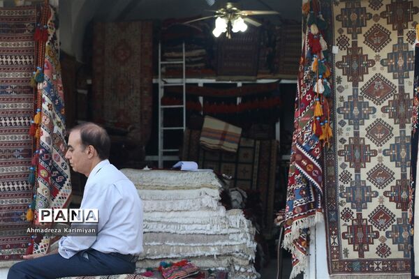 دالان‌های هزار توی بازار وکیل