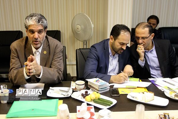 نشست هم‌اندیشی مسئولان سازمان دانش‌آموزی و جمعی از نمایندگان مجلس