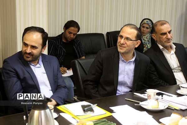 نشست هم‌اندیشی مسئولان سازمان دانش‌آموزی و جمعی از نمایندگان مجلس