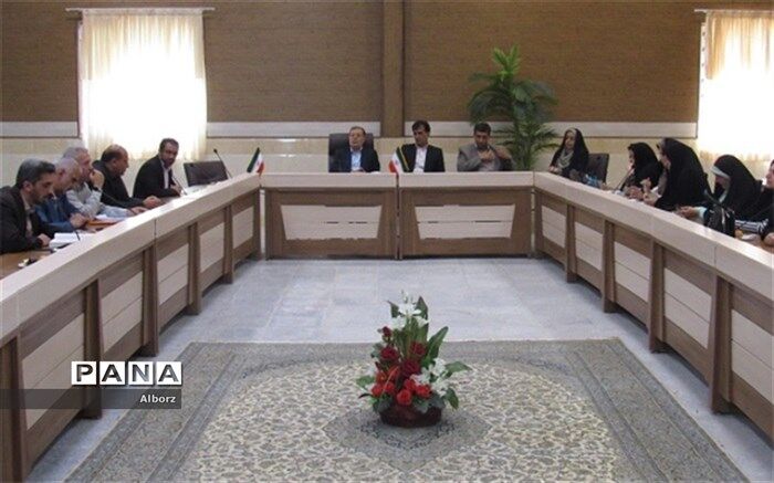 تیم ارزیابی عملکرد ستاد ثبت نام اداره کل استان البرز از مدارس ناحیه 4 کرج بازدید کرد