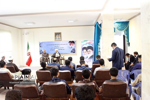 نشست مسئولین و اعضای انجمن های اسلامی دانش آموزان آذربایجان غربی با نماینده مقام معظم رهبری