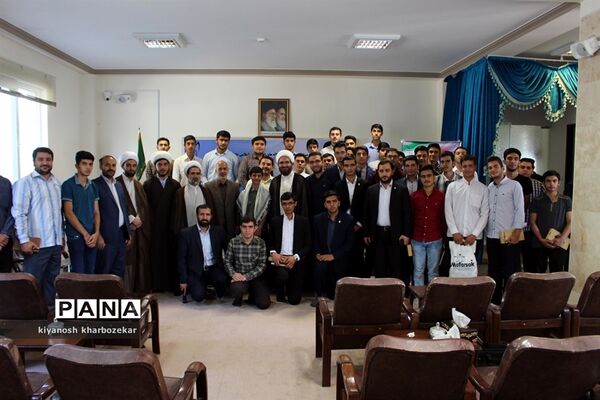 نشست مسئولین و اعضای انجمن های اسلامی دانش آموزان آذربایجان غربی با نماینده مقام معظم رهبری