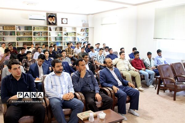 نشست مسئولین و اعضای انجمن های اسلامی دانش آموزان آذربایجان غربی با نماینده مقام معظم رهبری