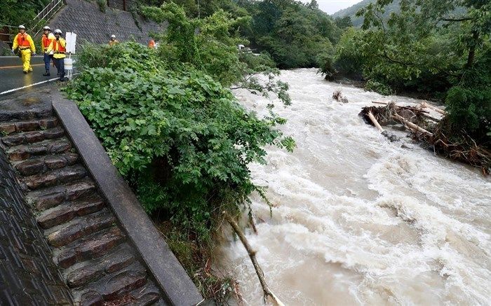 تصاویر/ ۶۵ کشته و ناپدید درپی سیل در ژاپن