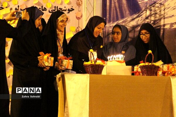 شبی با قرآن در اردوی دانش‌آموزی مناطق مرزی