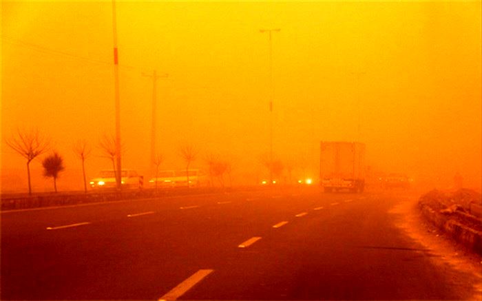 خیزش گرد و خاک در نیمه شرقی کشور