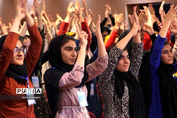 سومین روز از حضور دانش‌آموزان دختر مناطق مرزی در اردوگاه شهید با هنر تهران