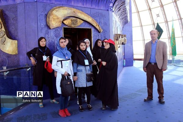بازدید دختران اردوی ملی مناطق مرزی از اماکن دیدنی تهران
