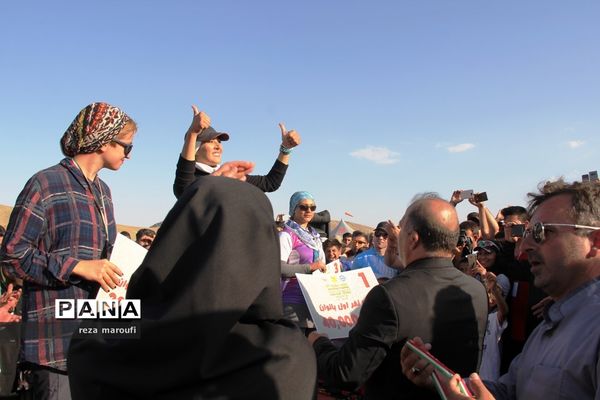 تجلیل از نفرات برتر مسابقات  بین المللی پاراگلایدر سیلوانا در آذربایجان غربی