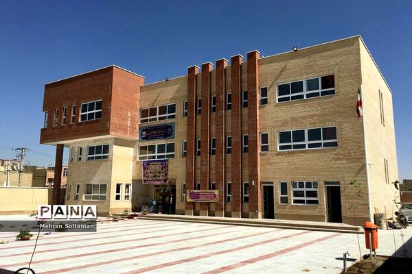 بازدید بطحایی از روند آماده‌سازی دبستان شهید بدیهی ناحیه ۴ اصفهان