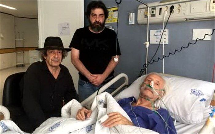 تصویر/ پسران جمشید مشایخی بر بالین پدر
