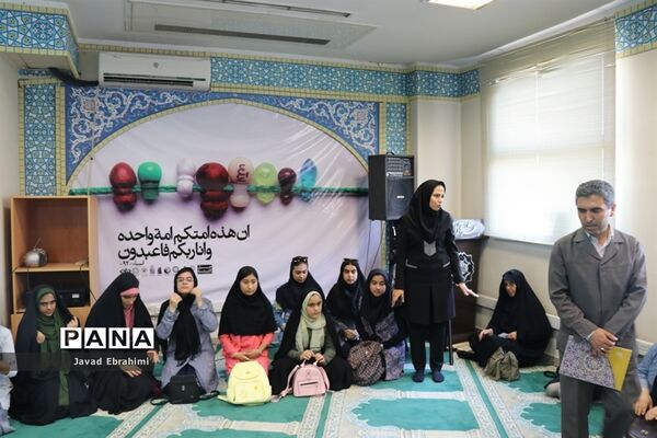 بازدید دانش آموزان دختر دوره های تابستانه سازمان دانش آموزی از موسسه فرهنگی شهر آرا مشهد