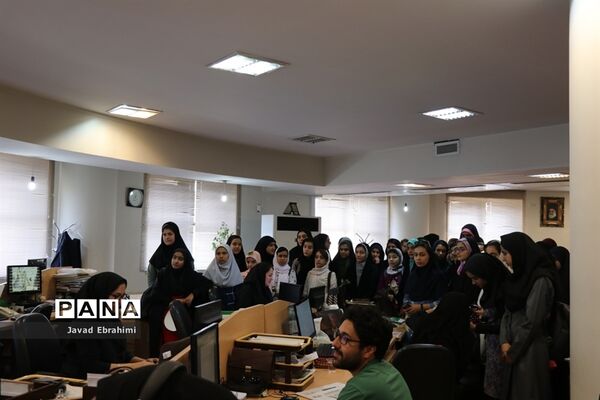 بازدید دانش آموزان دختر دوره های تابستانه سازمان دانش آموزی از موسسه فرهنگی شهر آرا مشهد