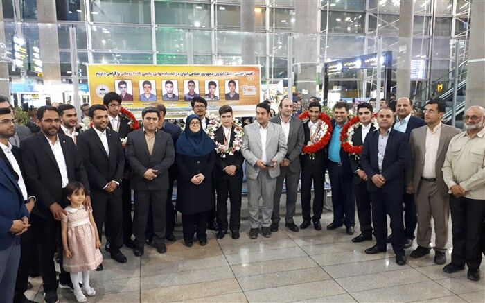 مدیرکل آموزش و پرورش مازندران  از دانش‌آموزان مدال‌آور المپیاد ریاضی استقبال کرد