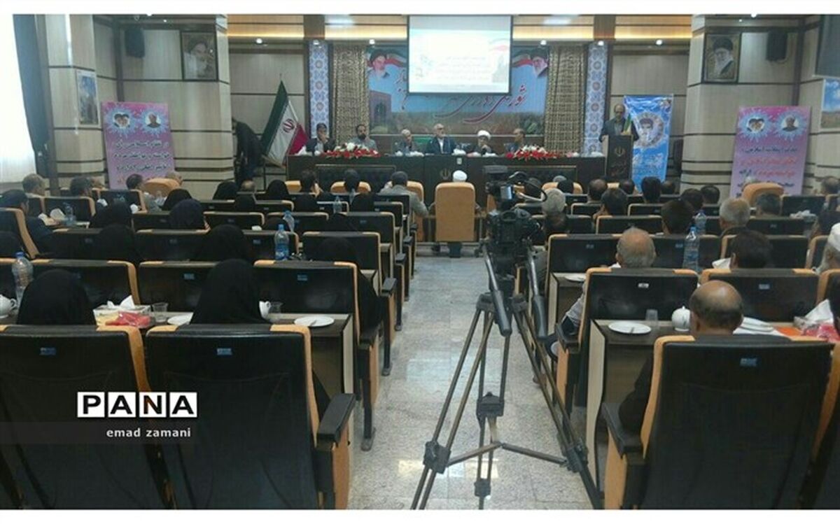 ملت ایران با هوشمندی در طول تاریخ نقشه های دشمنان را نقش بر آب کرده است