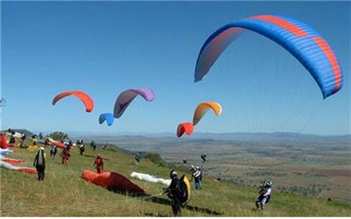 جشنواره پاراگلایدر کشور درهمدان برگزار می‌شود