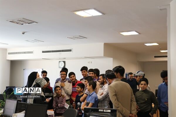 بازدید دانش‌آموزان پسر دوره‌های تابستانه سازمان دانش آموزی از موسسه فرهنگی شهر آرا مشهد