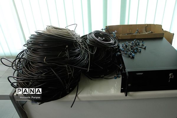 بازدید خبرنگاران از طبقه نهم ساختمان شرکت ارتباطات زیر ساخت در میدان امام خمینی