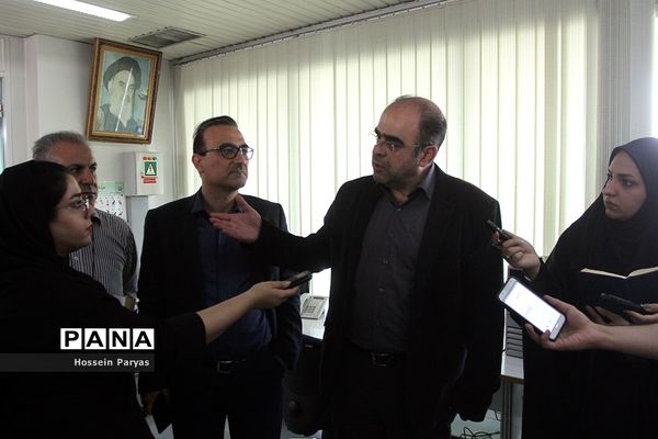 بازدید خبرنگاران از طبقه نهم ساختمان شرکت ارتباطات زیر ساخت در میدان امام خمینی