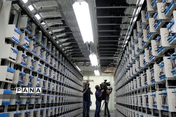 بازدید خبرنگاران از طبقه نهم ساختمان شرکت ارتباطات زیر ساخت در میدان امام خمینی