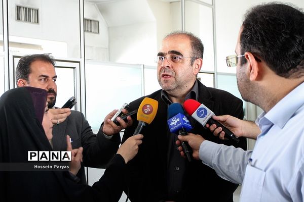 بازدید خبرنگاران از طبقه نهم ساختمان شرکت ارتباطات زیر ساخت در میدان امام خمینی