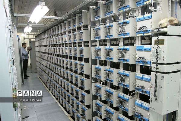 بازدید خبرنگاران از طبقه نهم ساختمان شرکت ارتباطات زیر ساخت در میدان امام خمینی