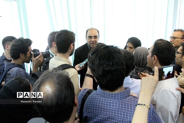 بازدید خبرنگاران از طبقه نهم ساختمان شرکت ارتباطات زیر ساخت در میدان امام خمینی