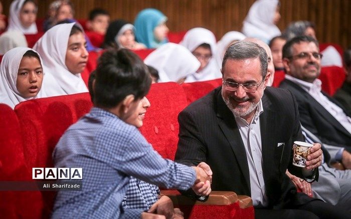 بطحایی: اجبار به تراشیدن موی سر مانع جدی نشاط در مدرسه است