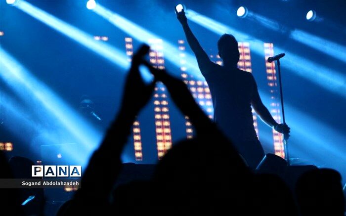 سایت های شخصی خوانندگان ، فروش بلیط کنسرت و ایجاد بازار سیاه