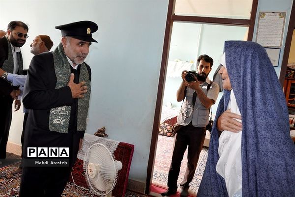 دیدار خادمان رضوی با خانواده شهید عربزاده