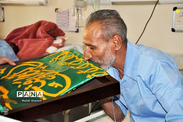 دیدار خادمان رضوی با بیماران بیمارستان شهدای قاین