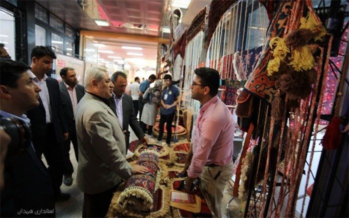 تاکید استاندار همدان بر حمایت از صنعت فرش