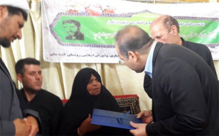 تجلیل مدیرکل آموزش و پرورش استان همدان از خانواده دانش آموز شهید، محراب سهرابلویی