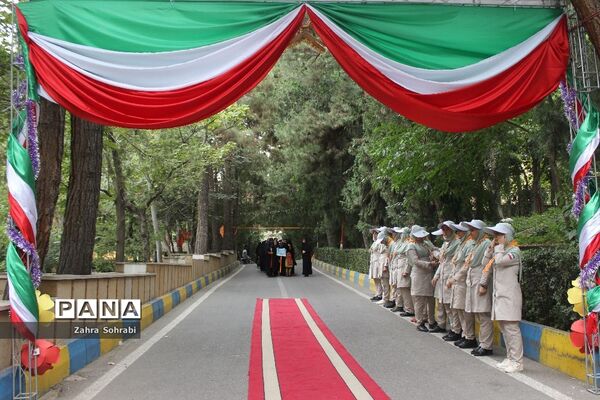حضور دانش‌آموزان دختر مناطق مرزی کشور در اردوگاه شهید با‌هنر تهران