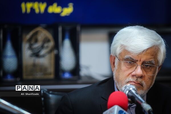 نشست خبری محمدرضا عارف