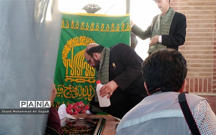 مزار شهید کیانی منصور آباد ،غبارروبی و عطر افشانی شد