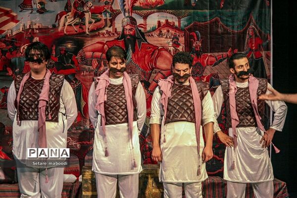 اجرای تئاتر عروسی دختر رستم در شهر همدان