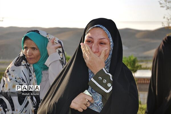 غبار روبی مزار شهید محمد کیانی در روستای منصورآبادشهرستان درمیان توسط خدام رضوی