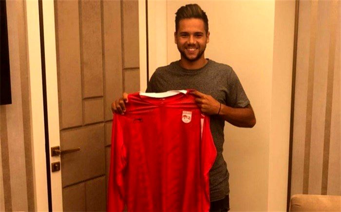 تراکتورسازی با مهاجم انگلیسی دوساله بست