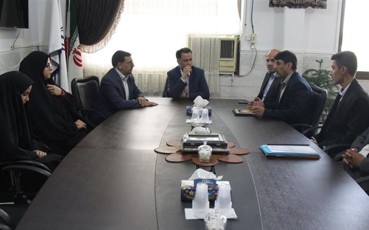 دیدار مدیر کل آموزش و پرورش با نمایندگان نهمین دوره  مجلس دانش آموزی استان قم