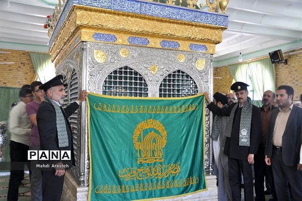 حضور کاروان زیر سایه خورشید در مزار بی بی صاحبه روستای نوزاد شهرستان درمیان