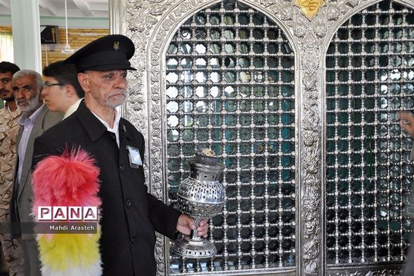حضور کاروان زیر سایه خورشید در مزار بی بی صاحبه روستای نوزاد شهرستان درمیان