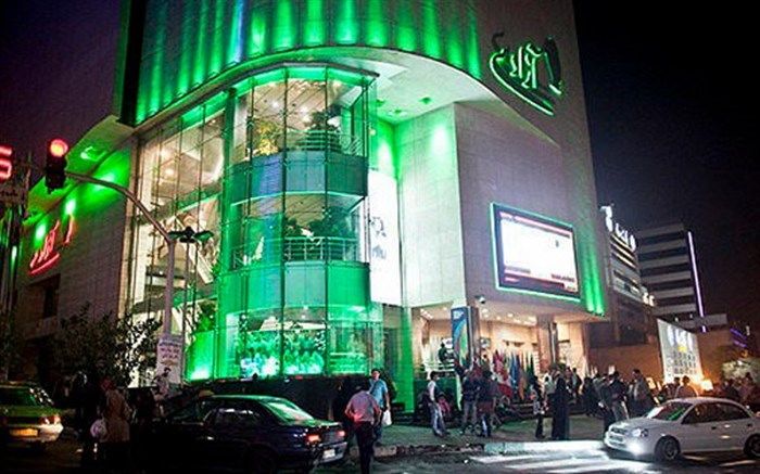 سقوط جوان ۲۱ ساله از طبقه ششم سینما آزادی