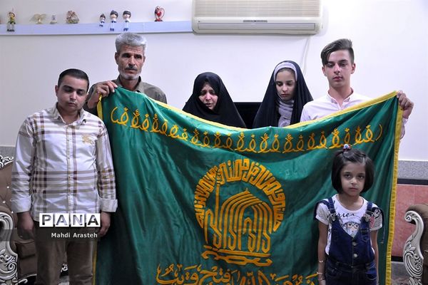 اهدای مدال افتخار رضوی به  جانباز35درصد نهبندانی