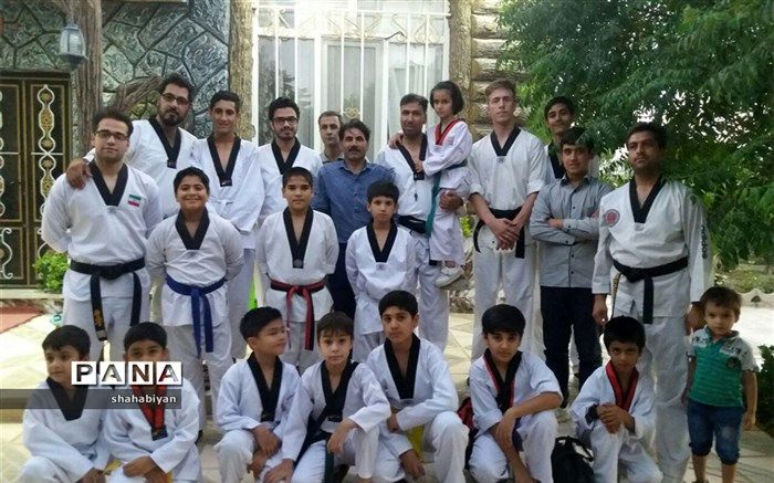 اردوی تکواندوکاران  در باغ پرندگان  کاشمر