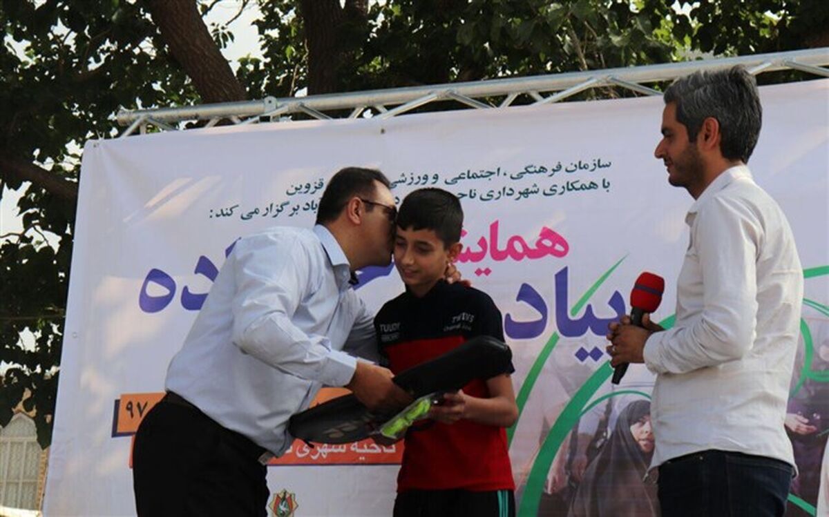 همایش پیاده روی خانوادگی در ناحیه منفصل شهری ناصر آباد برگزارشد
