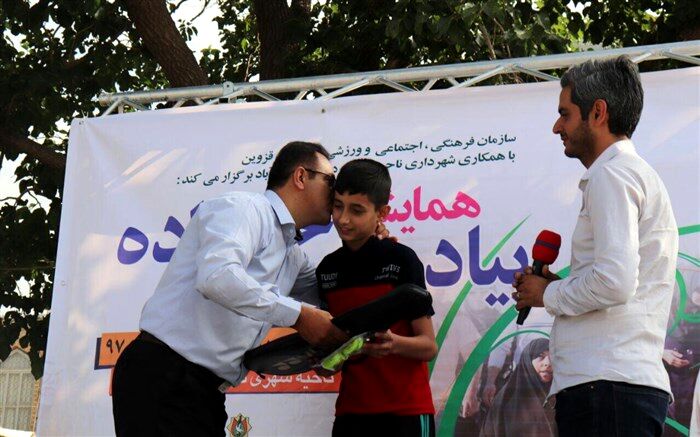 همایش پیاده روی خانوادگی در ناحیه منفصل شهری ناصر آباد برگزارشد