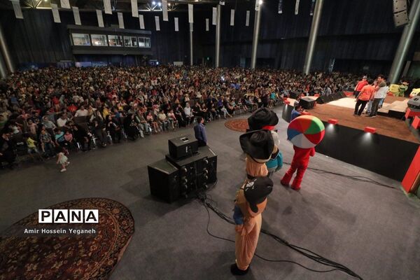 عمو پورنگ در بیست یکمین جشنواره تابستانی کیش