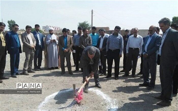 کلنگ احداث مدرسه 6 کلاسه در شهرستان سیرجان به زمین زده شد
