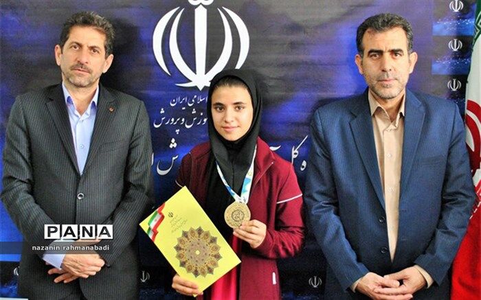 قدردانی از دانش‌آموز کرمانشاهی قهرمان ووشوی جوانان جهان